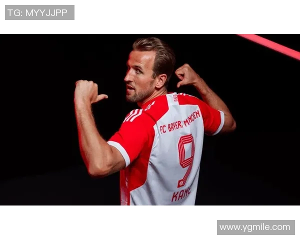 足球明星闪耀登场激情四溢球场瞬间引爆全场观众热情